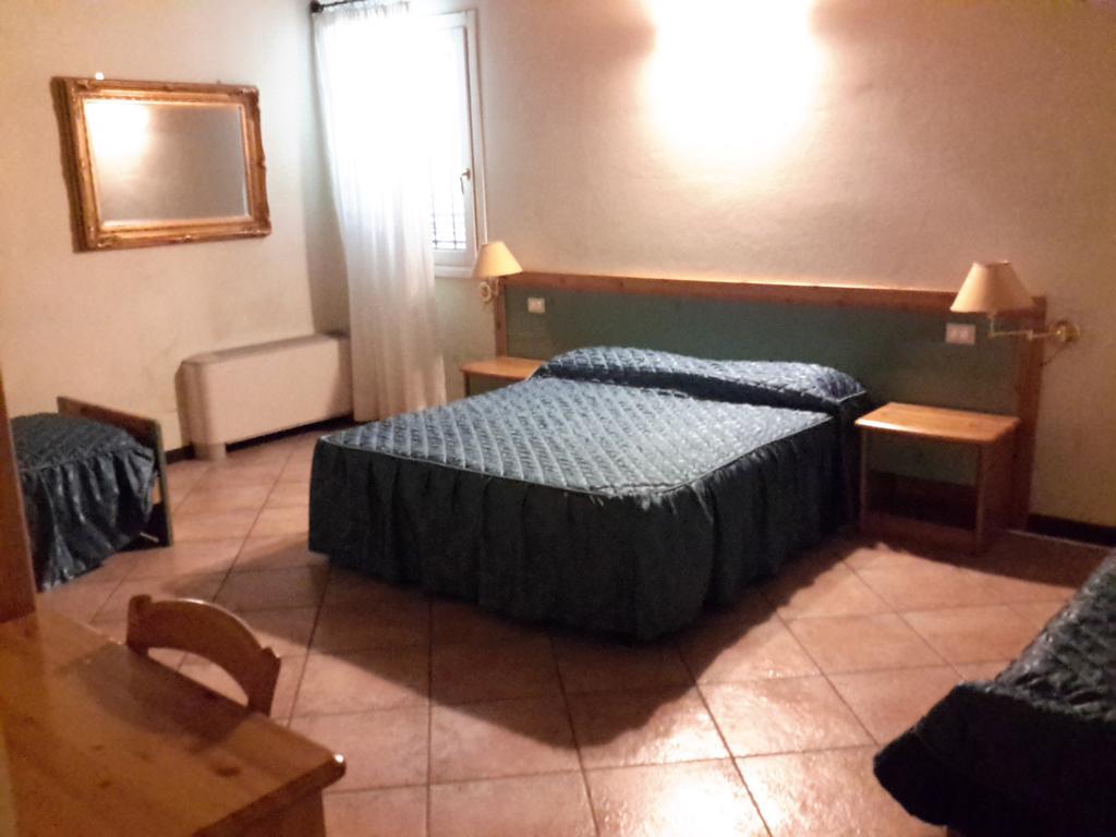 Locanda Del Re Sole Ferrara Kamer foto